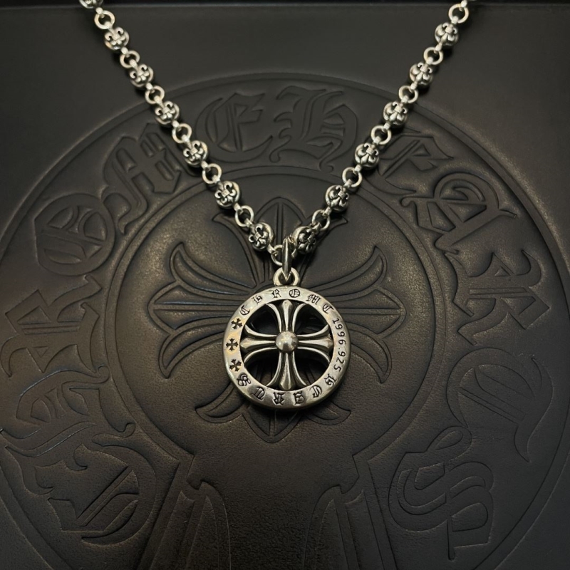 Ch*0me He**ts necklaces